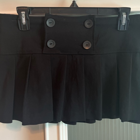 Pleated black skirt - Picture 3 of 6